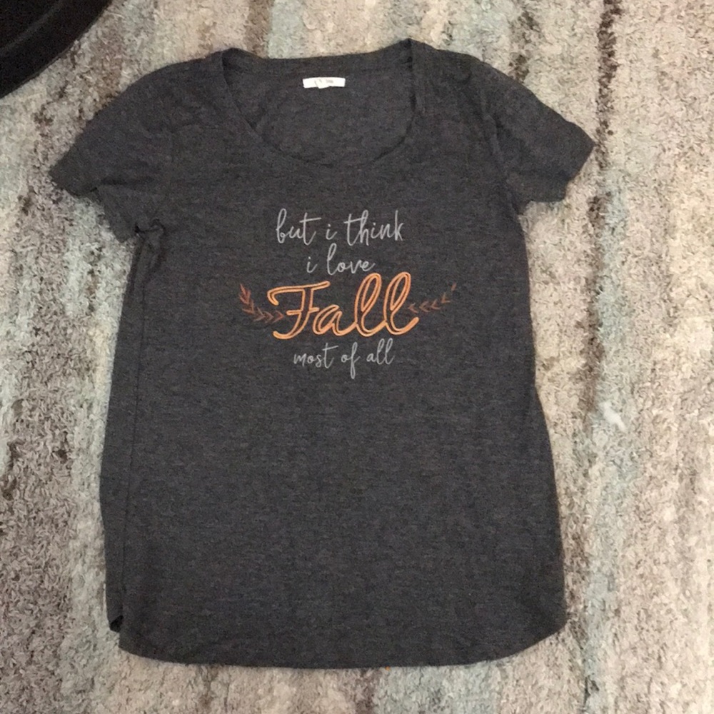 grey print T-shirt